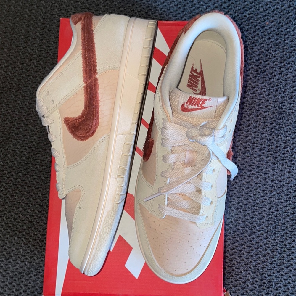 Stone Sanddrift colored Nike dunk low with furr